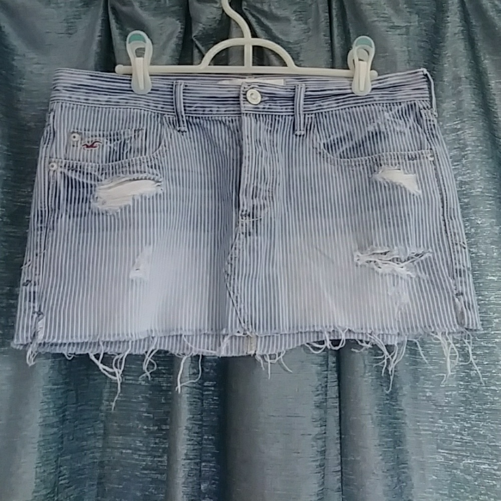 Super cute Hollister jean skirt